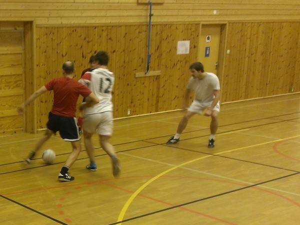 Gubbefotball - med både junior og oldboys i god blanding