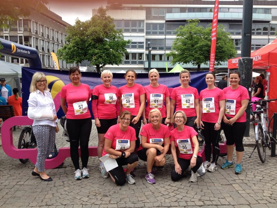 Spreke jenter i DRAMMEN deltok på Jentebølgen :-)