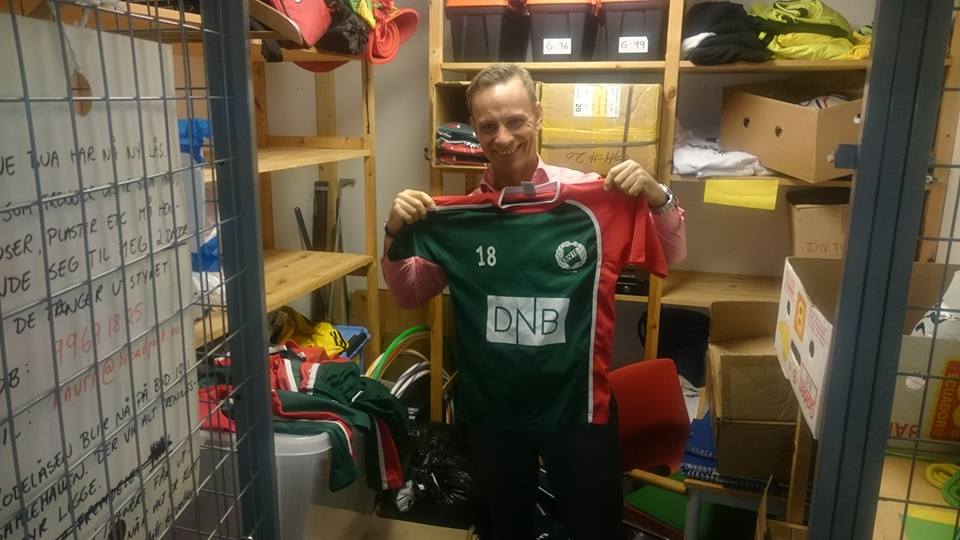 Gamle Bærums Verk drakter på vei til barn og ungdom i Kenya.