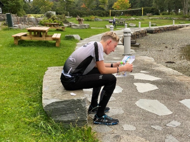 Et bilde som inneholder utendørs, klær, person, gressAutomatisk generert beskrivelse