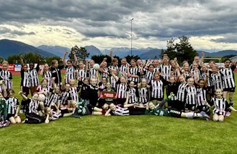 Fotballjentehelg i Strandebarm