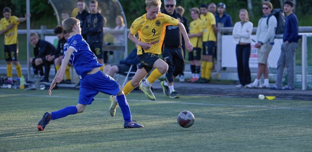 Edvin på seriemeisterlaget Otra/Valle G16