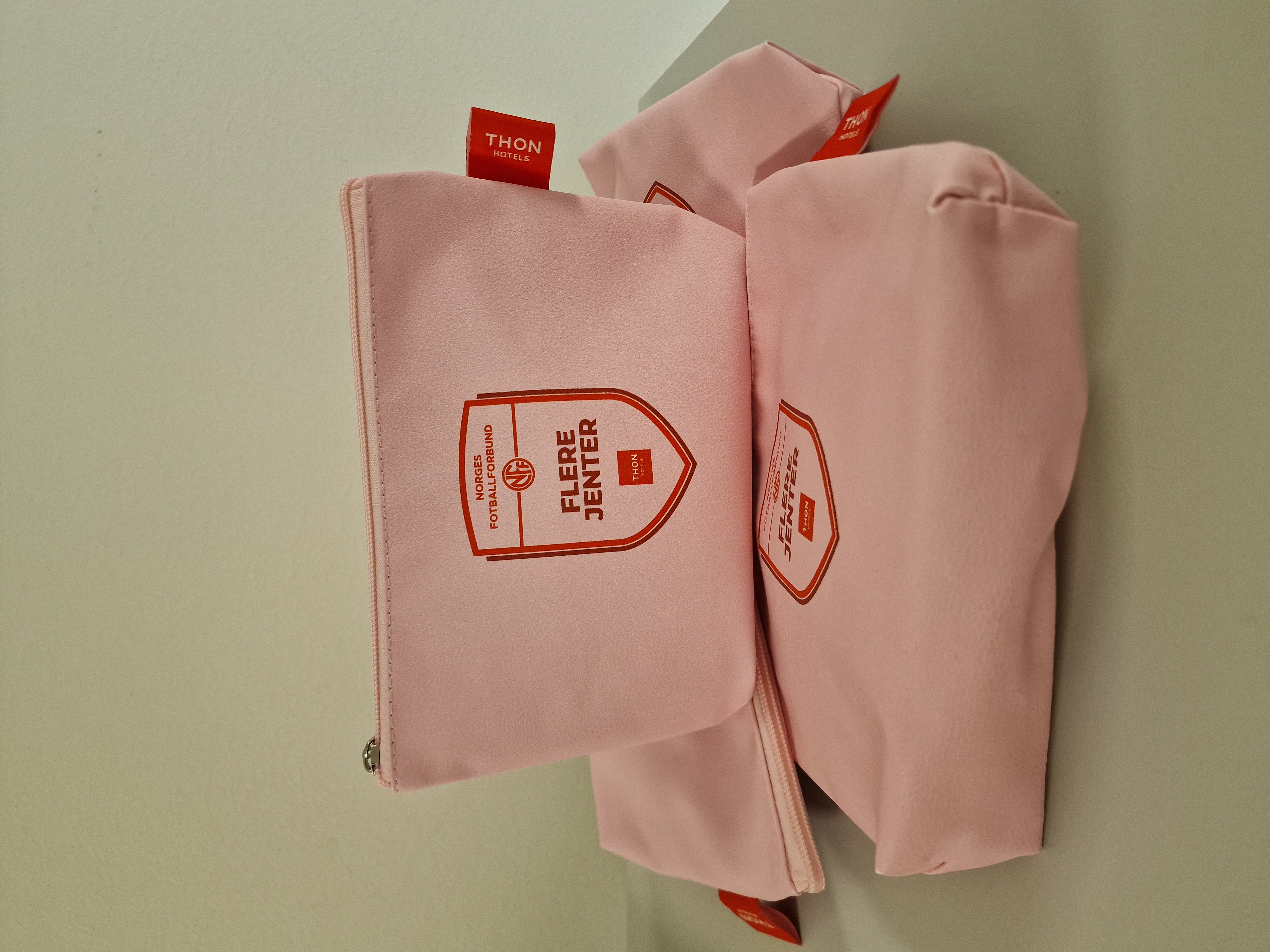 Image for NFF og Thon deler ut menstruasjonsmapper
