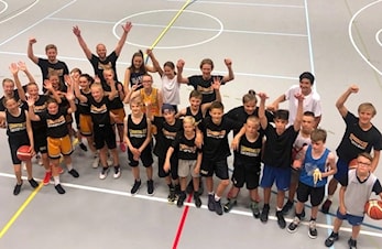 Historiens første basketcamp