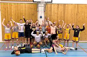 J13 fikk besøk fra Bærum Baskets eliteserielag
