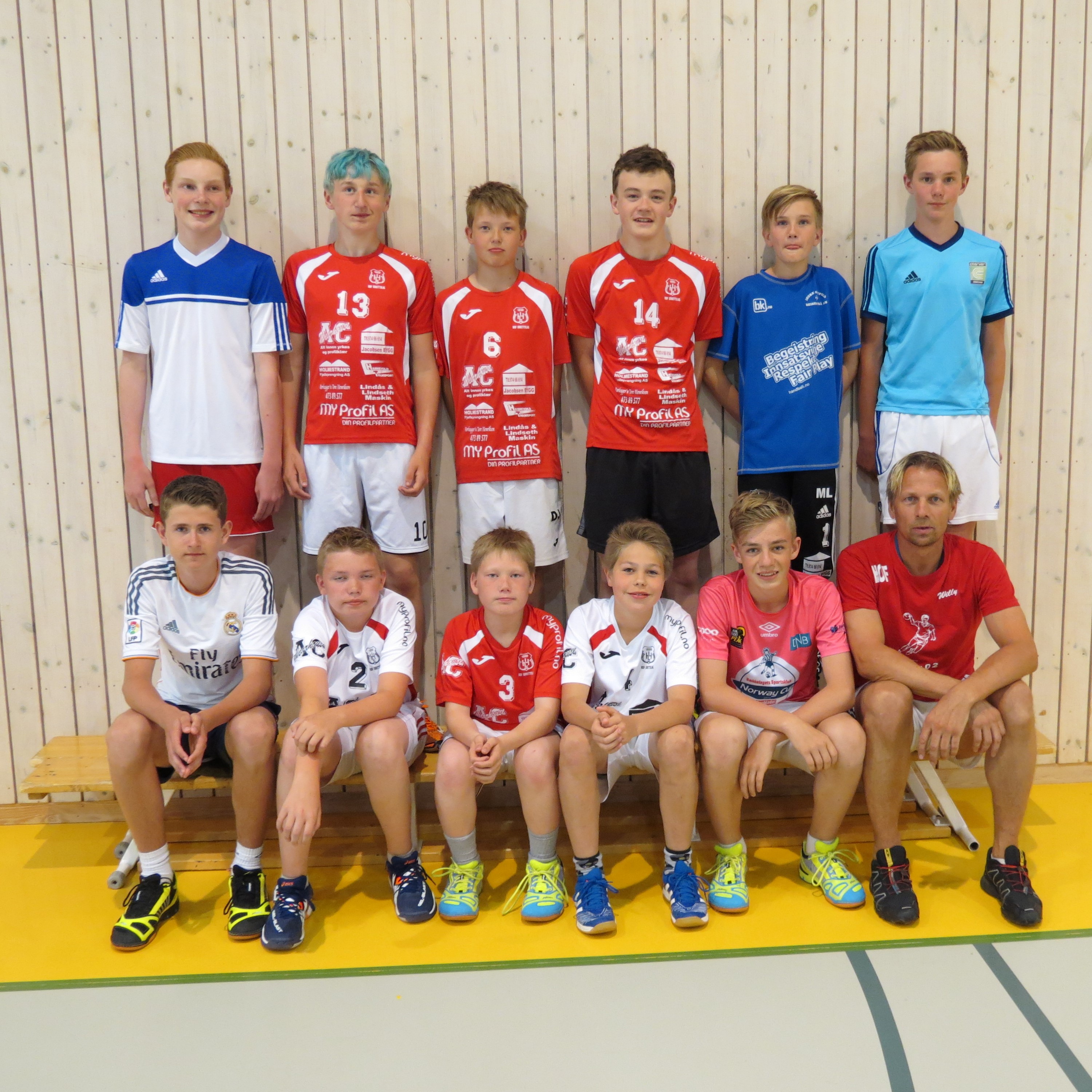 Hof - Gutter 14 år