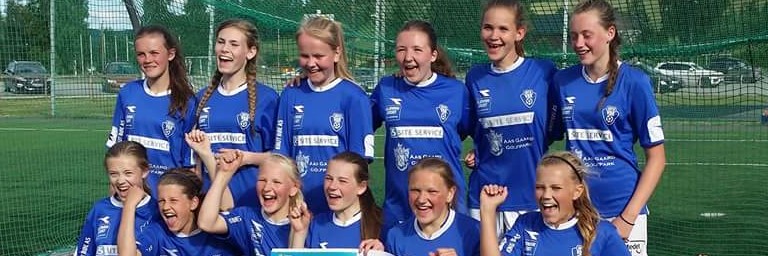 Pokal på Biri JenteCup 2016