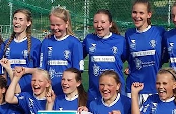 Pokal på Biri JenteCup 2016