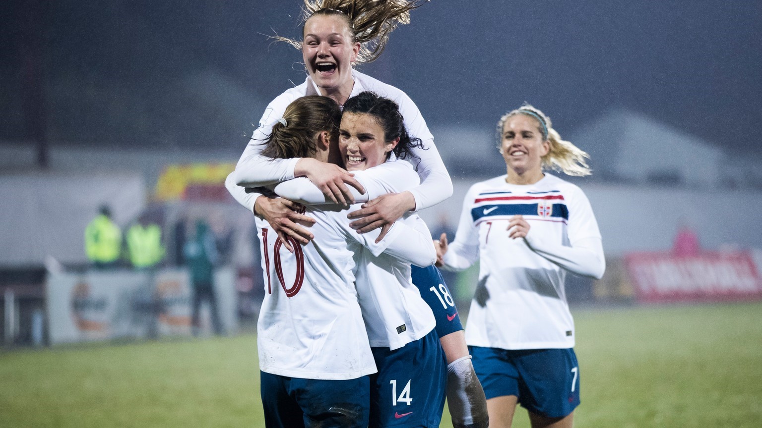 18. og 19. mai inviterer Toppfotball Kvinner til Superhelg på Intility Arena.