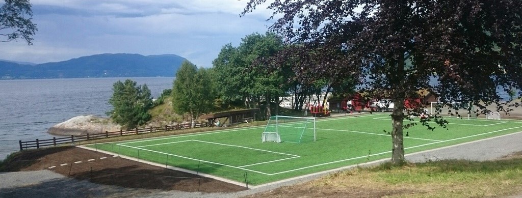 Fotballplassen på Svissholmen er no ferdig