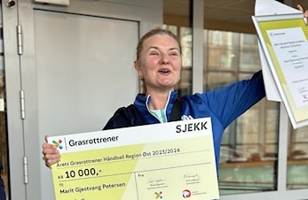 (+) Marit hedres for sin frivillige innsats:- Ble overrasket og skjelven i beina!