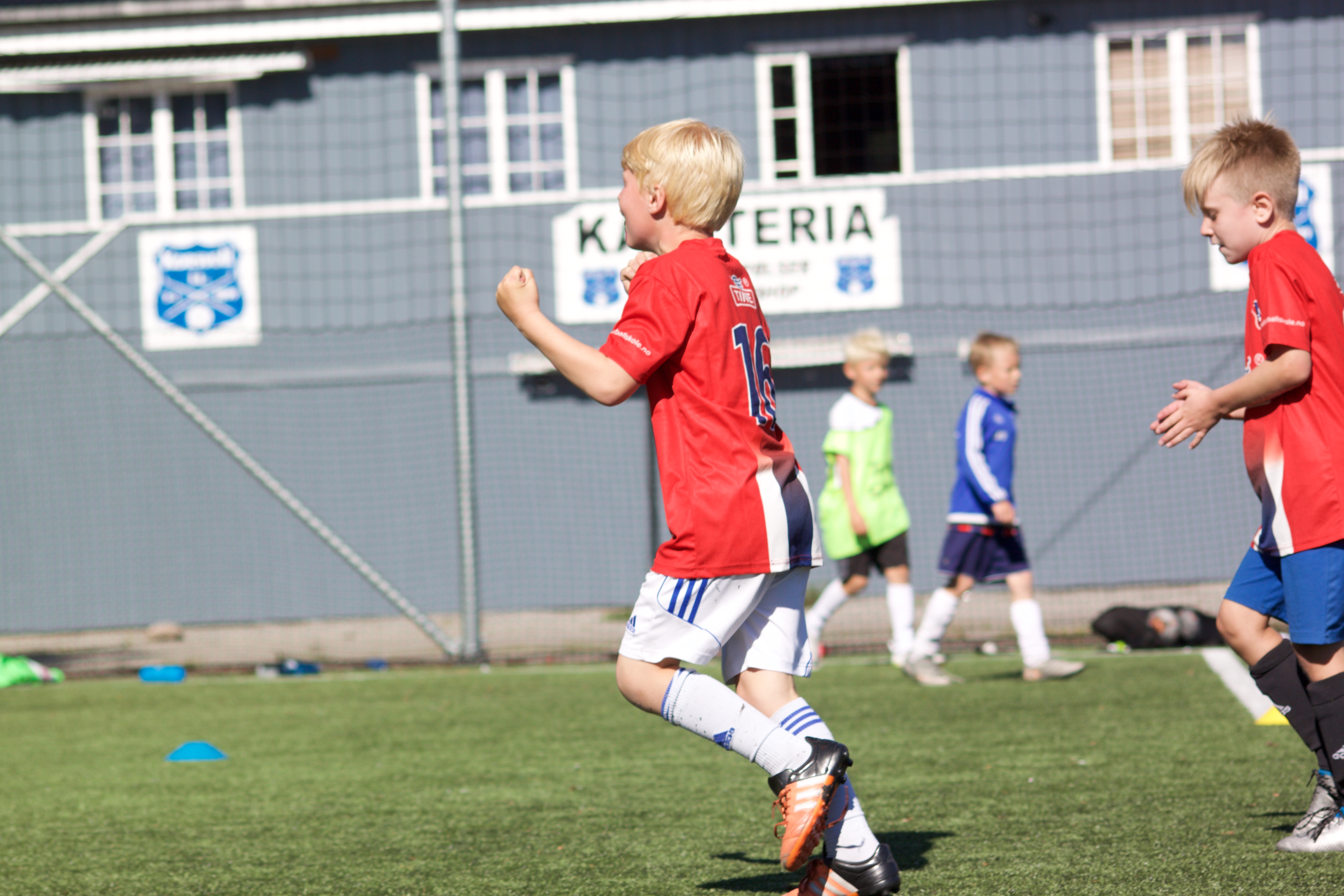Se bilder fra årets fotballskoler!