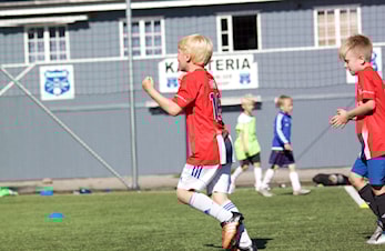 Se bilder fra årets fotballskoler!