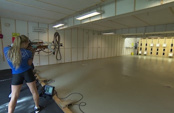Satsar på verdstoppen i skiskyting med trening i kjellaren og trappeløp