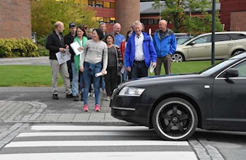 Lyser opp på mye brukt snarvei - lys på snarveien til Gruva