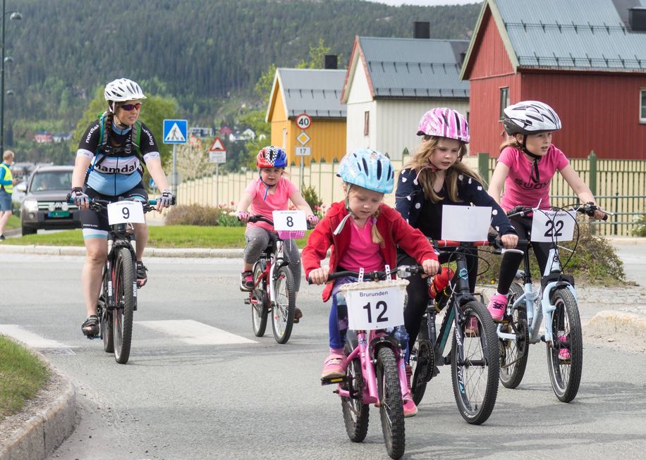 30 barn syklet brurunden - se bildeserie her