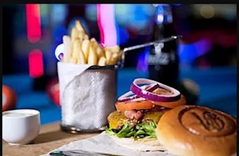 "Ungdommens aften" med burger og bowling