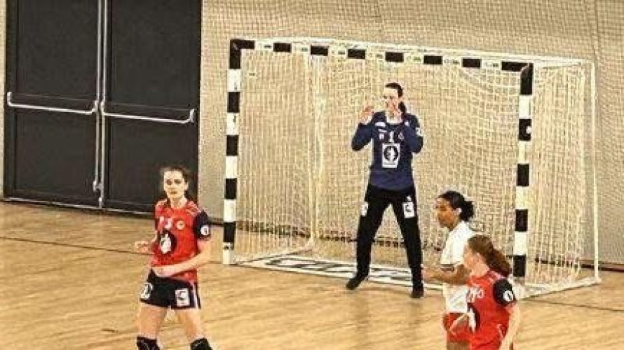 Vi følger spent med vår J16 målvakt