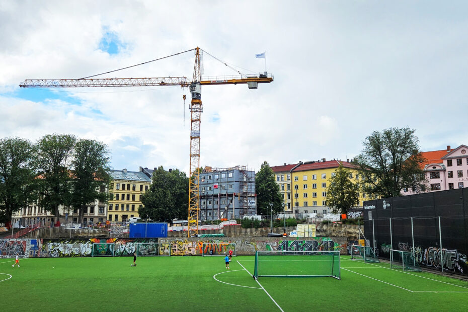 Byggekrana på plass