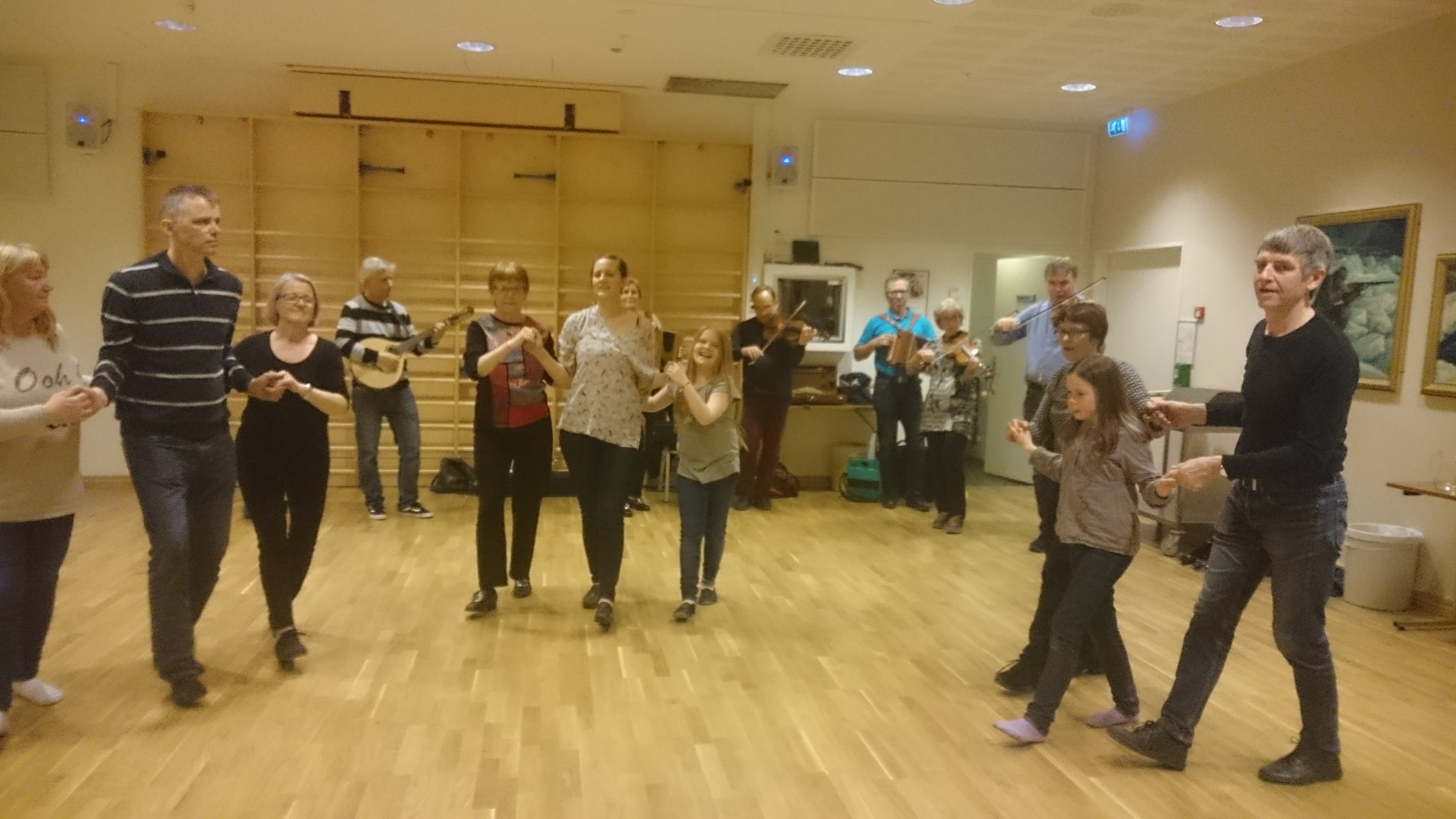 Alle danset sammen