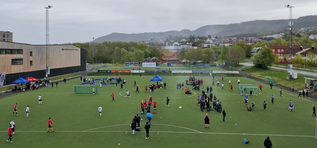 Suveren stemning under årets spilledag i tilrettelagt fotball