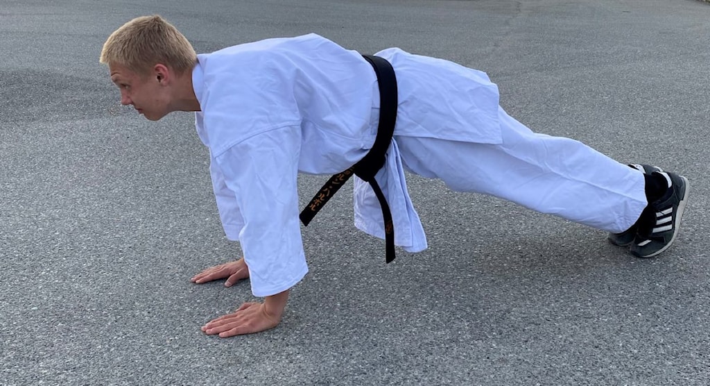 Halvor_Push_ups2-1200x651.jpg