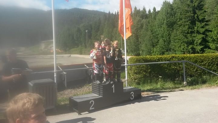 2 plass til Elgane kjører Jesper Våland i 85 cc klassen på Lunner Speedway bane Lørdag 11 juni