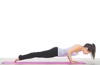 Kjernetrening på stuegulvet