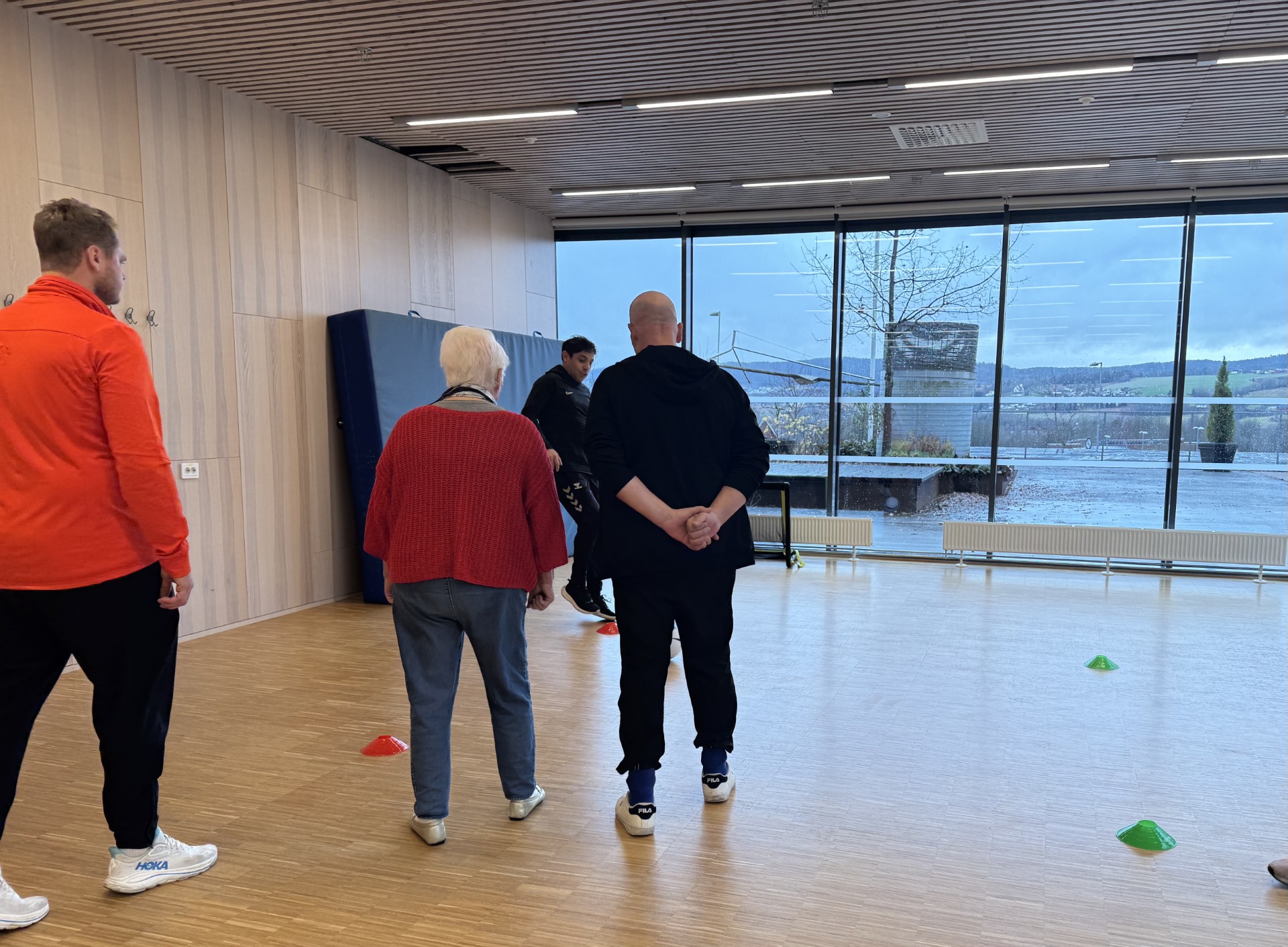 Luke 2: Stoppen SK tilbyr nå gåfotball for personer med demens