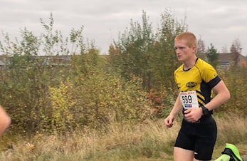 Knut Borkholm (18) med kjempefin tid på halvmaraton,