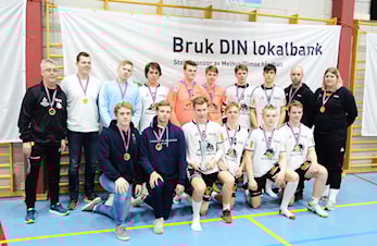 Melhus/Gimse G16 mottok Melhus idrettslags prestasjonspokal