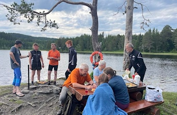 Strålende kveld ved Lauglovatnet