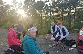 Mye folk i kveldens O6`er på Hollum