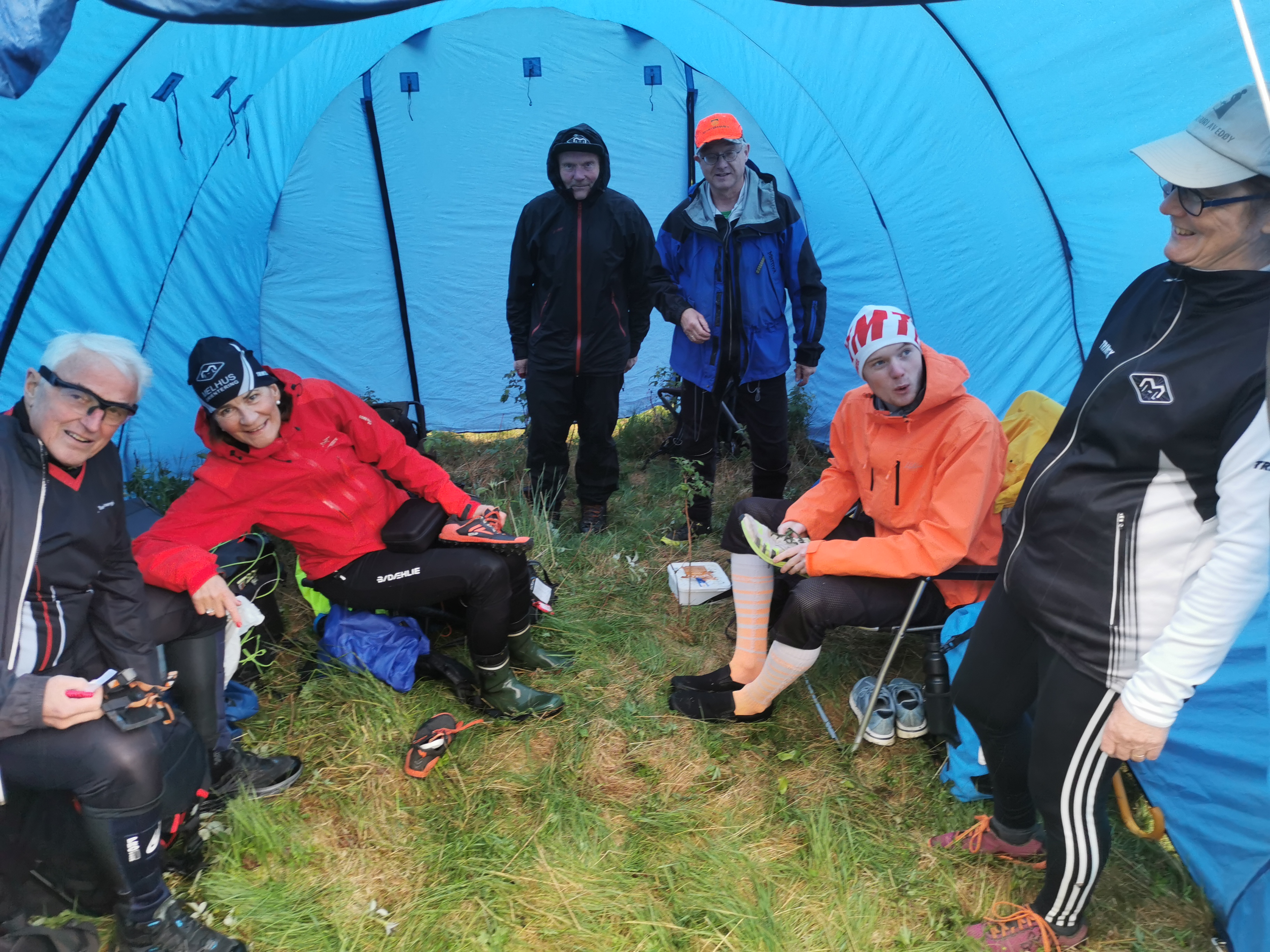 Vått og kaldt på Hølonda i går kveld