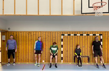Intervall i sentrum og styrkeøkt inne.
