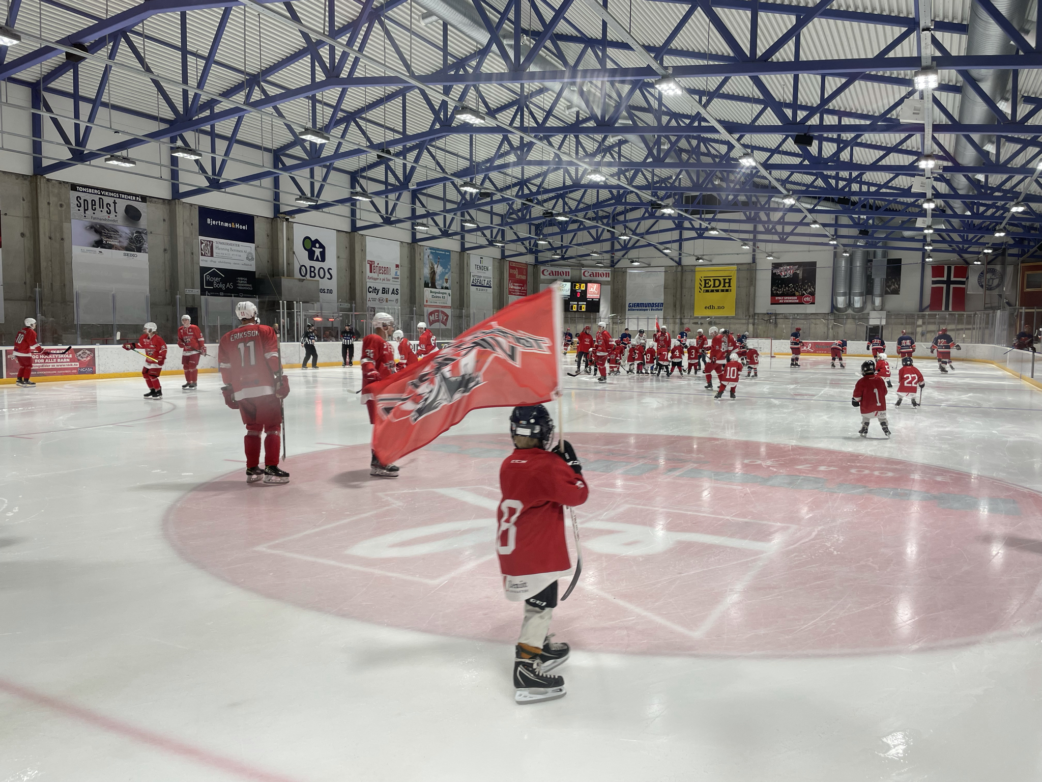 Folksomme tribuner