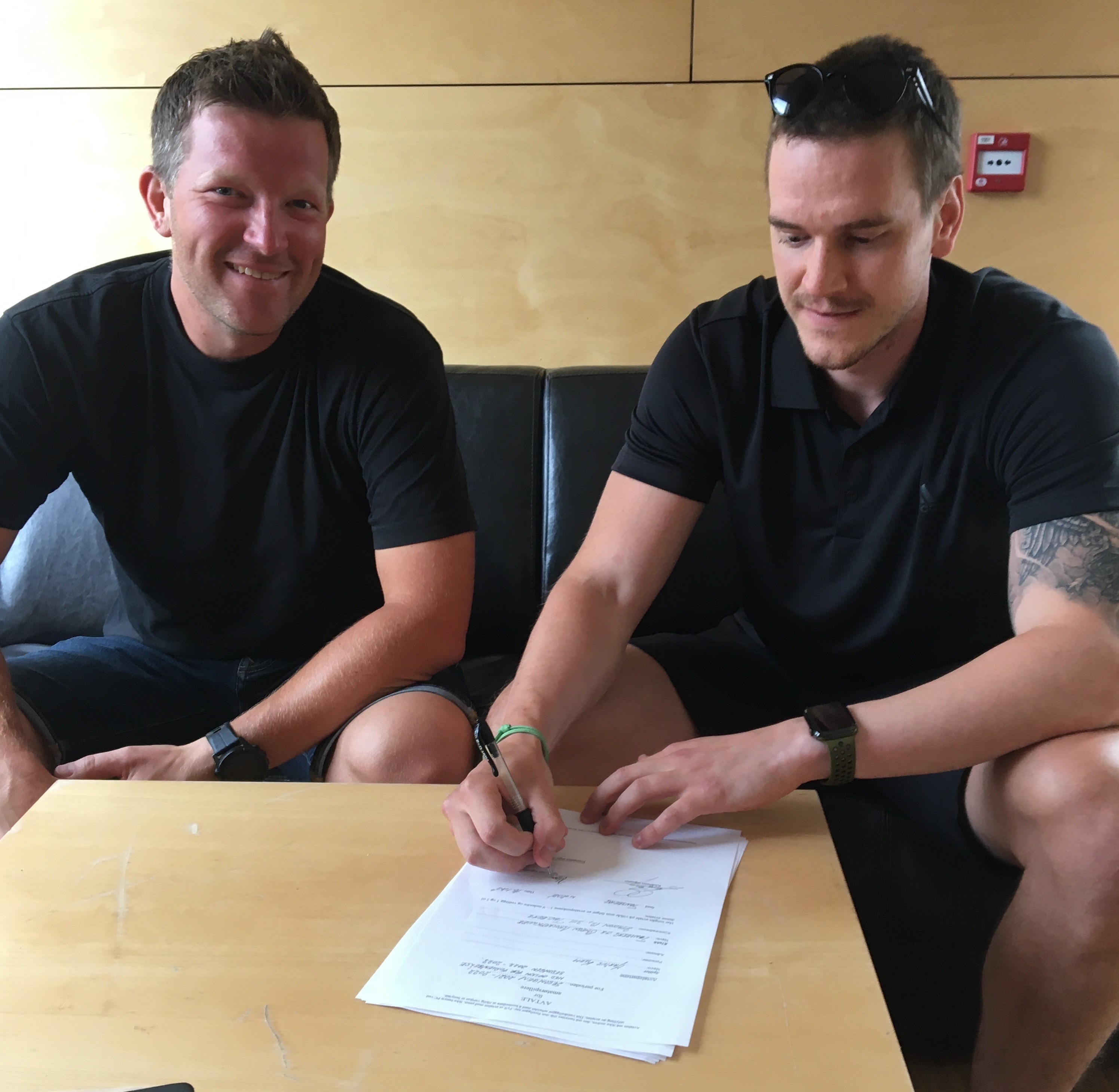 Rutinert back signert!