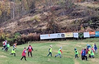 20 fornøyde barn på trening