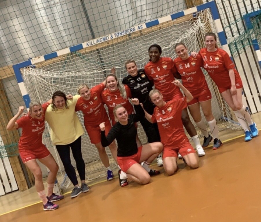 Det er klart du liker håndball i SIF-hallen