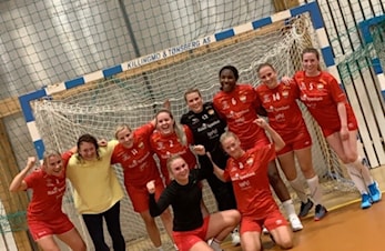 Det er klart du liker håndball i SIF-hallen