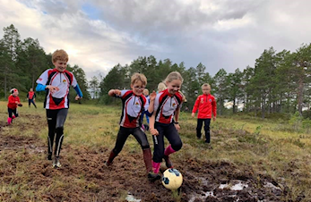Orienteringstrening - variert aktivitet og leik i byen, skogen, i myra...