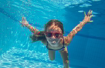 Nå kan du melde deg på nye svømmekurs på Ski bad, oppstart i november 2023