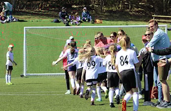 Fotballfest i strålende vær