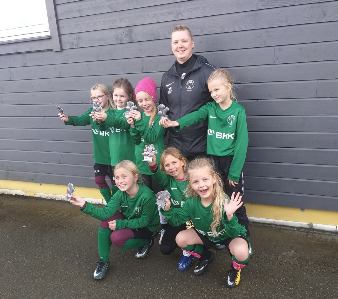Sesongavslutning for Skogsvåg Girls