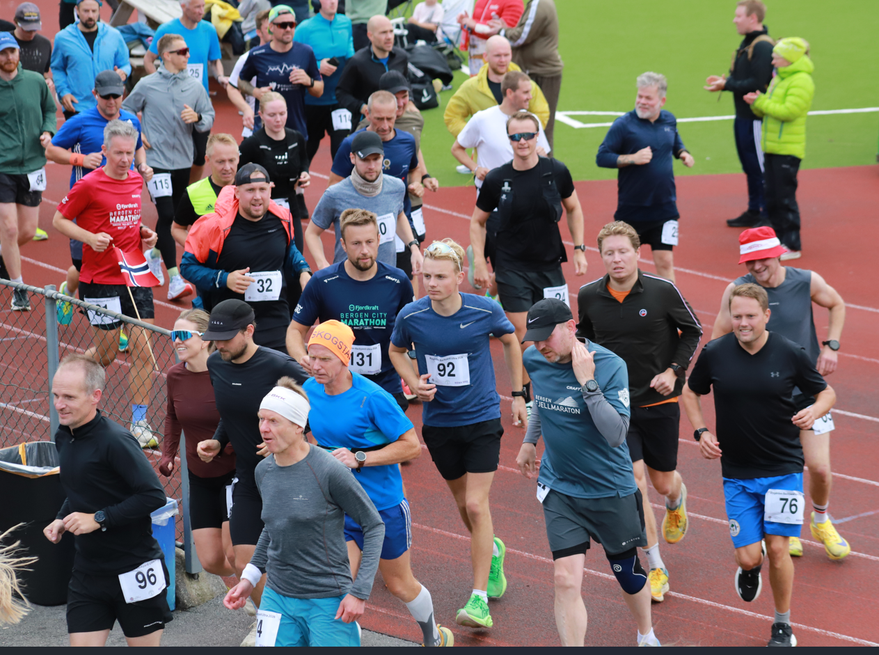 Feststemning då 37 fullførte 80,4 km i Øygarden backyard ultra
