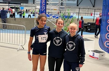 Tyrvinglekene inne 2.& 3.dag - Medaljer til Pelle, Siri, Freia og Luna.