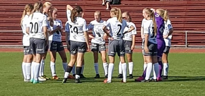 Seier i første J17 kamp i høst