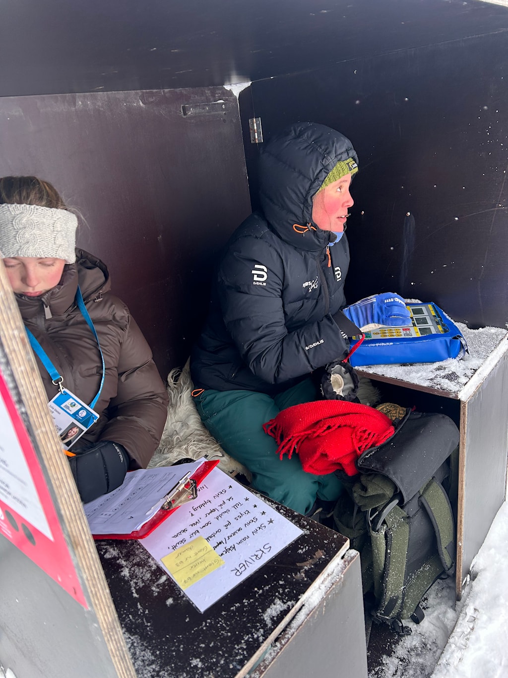 Et bilde som inneholder person, utendørs, himmel, klærKI-generert innhold kan være feil.