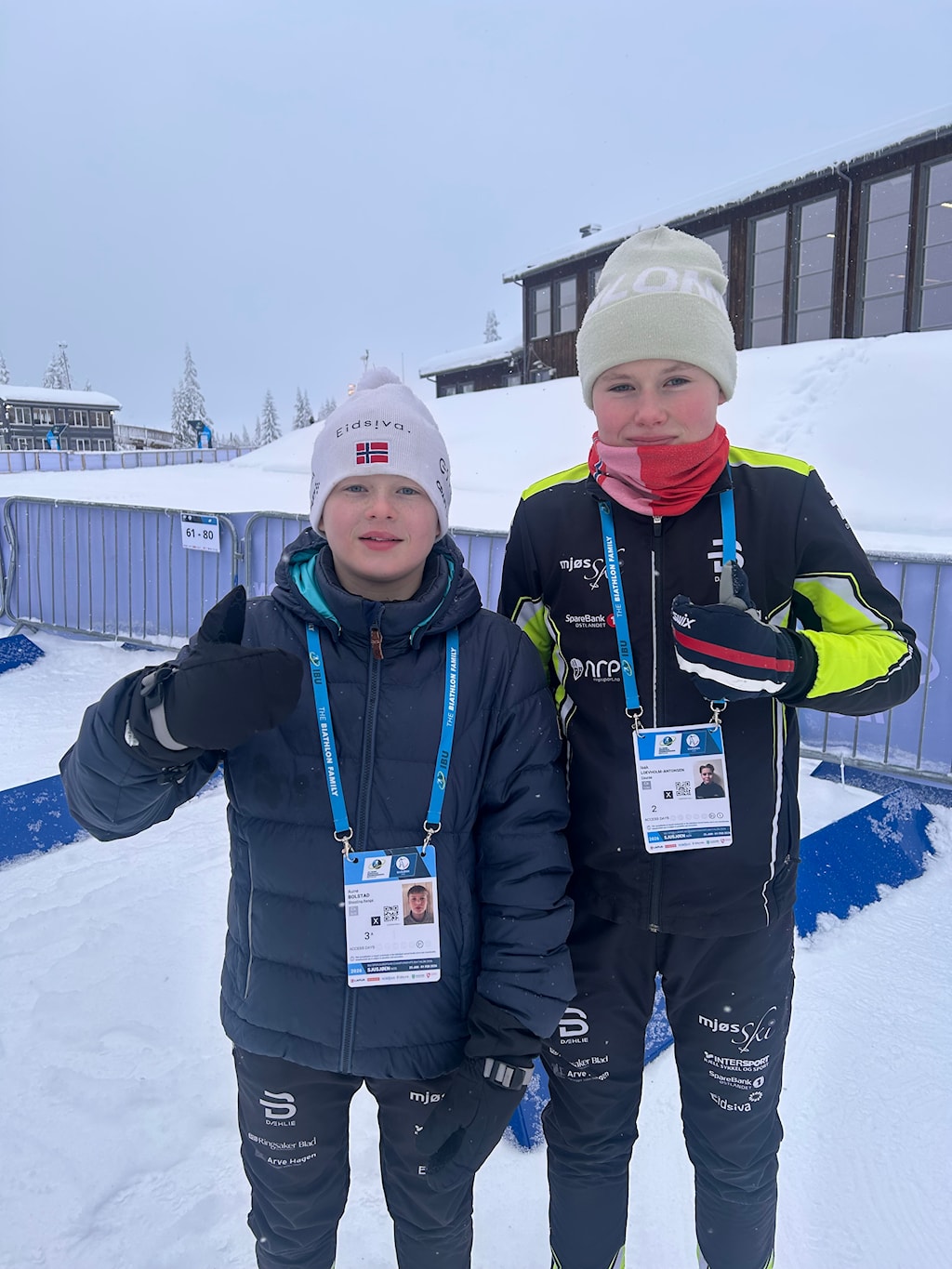 Et bilde som inneholder snø, person, utendørs, skoKI-generert innhold kan være feil.