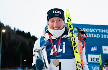 Kongepokal til Maren Hjelmeset Kirkeeide!